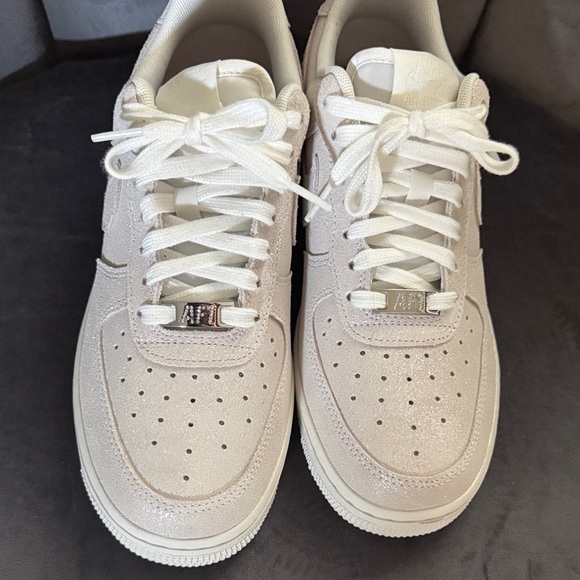Nike Women's AF1 ‘07 Shoes Sail Glittery Suede - Picture 2 of 6